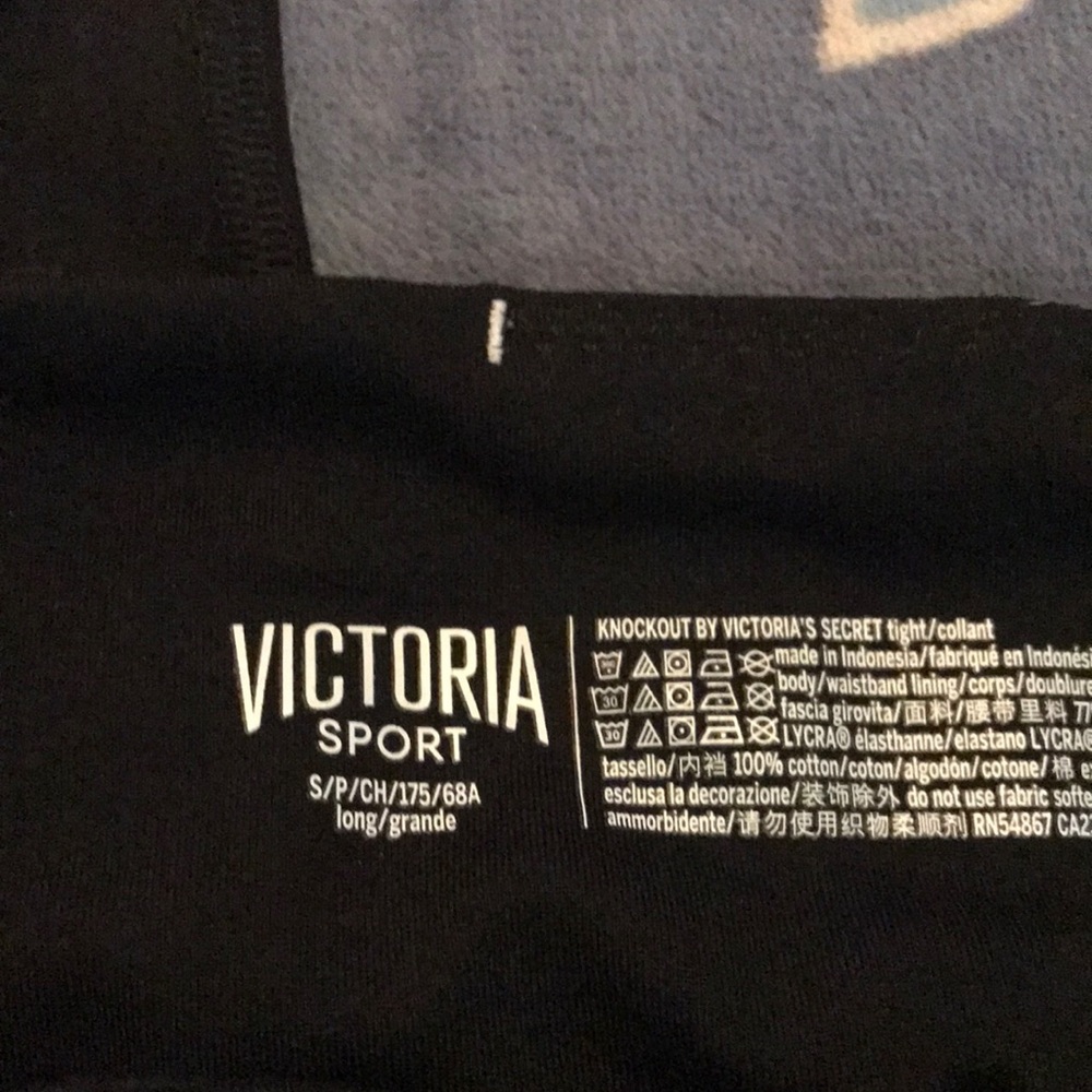 Victoria’s Secret Sport Knockout Leggings Size Small. Black